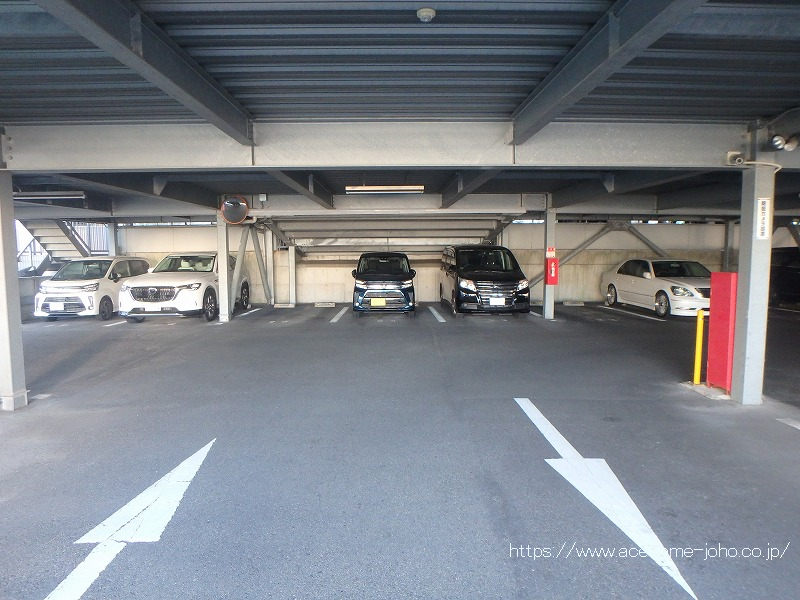 駐車場内