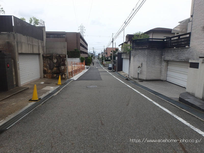 南側公道から東へ望む