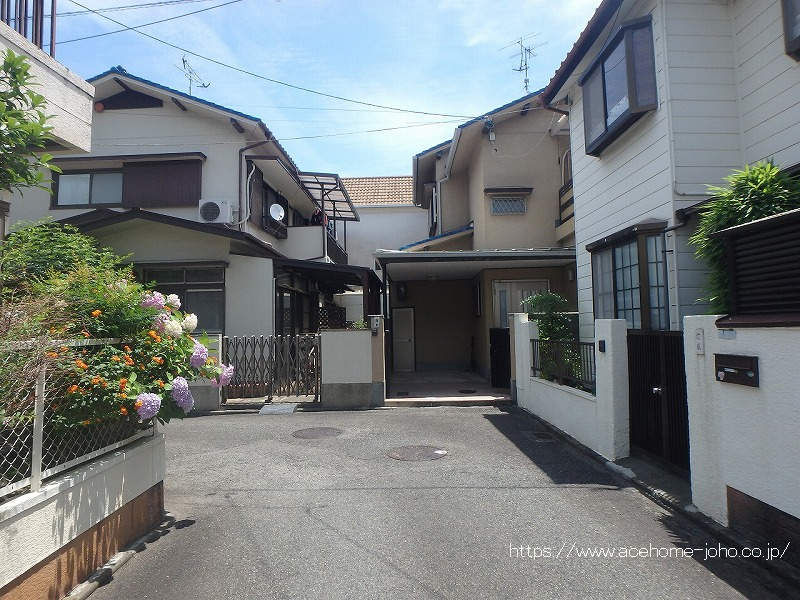 西側道路から