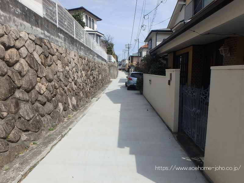 北側道路から東へ望む