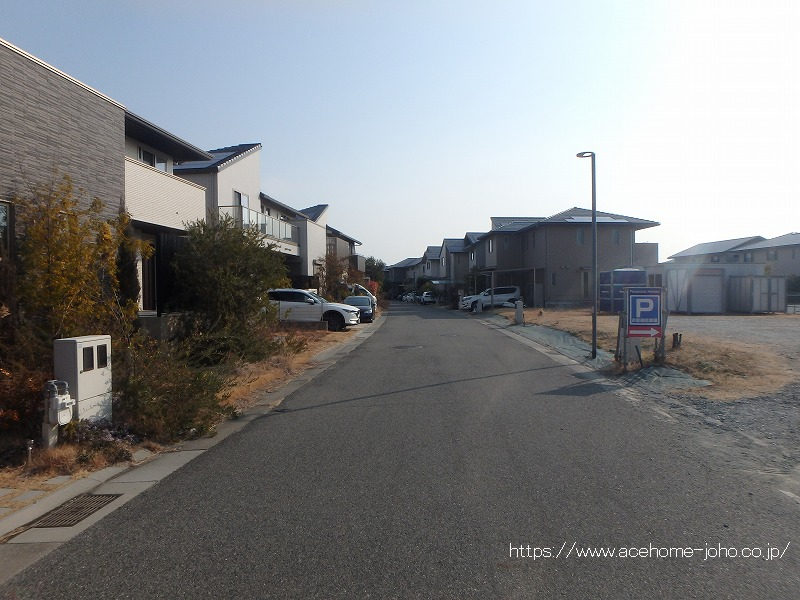 南側公道から東へ望む