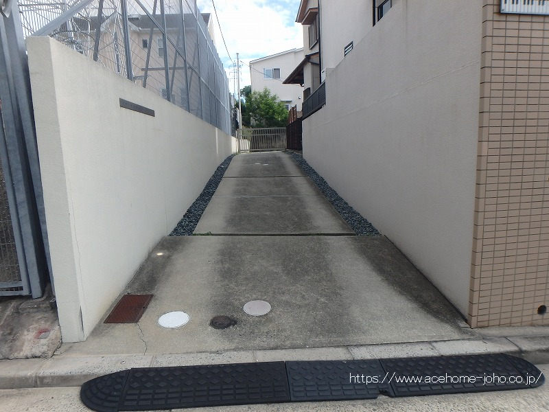 西側公道から東へ望む