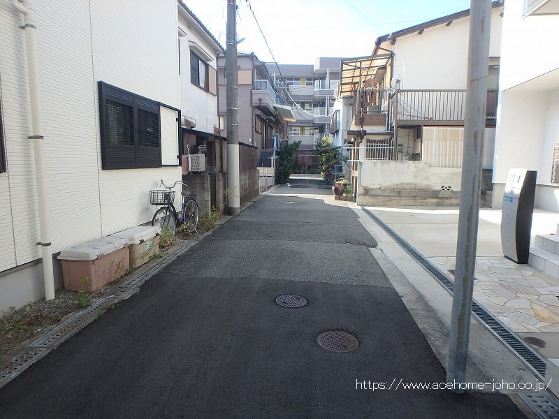 南側道路から西へ望む