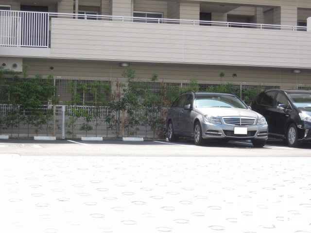 駐車場内