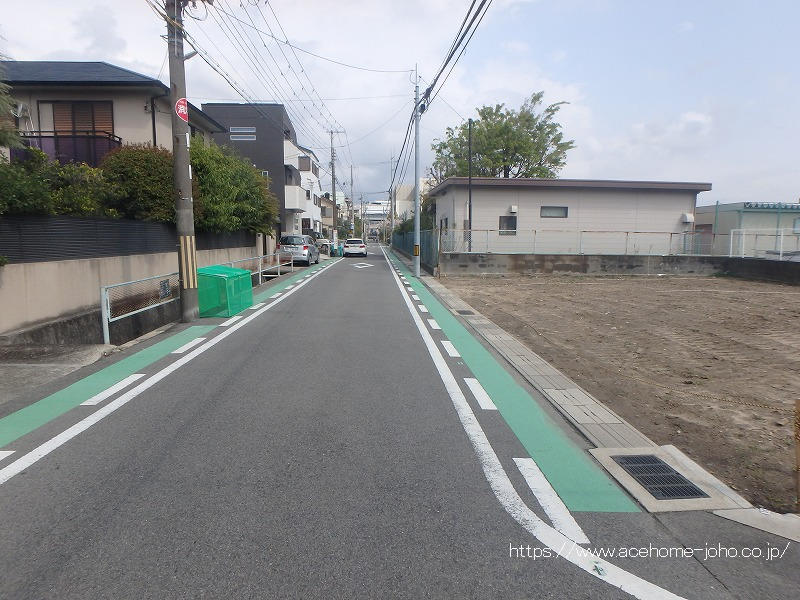 西側公道から北へ望む