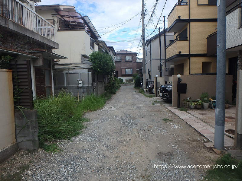 南側道路から東へ望む