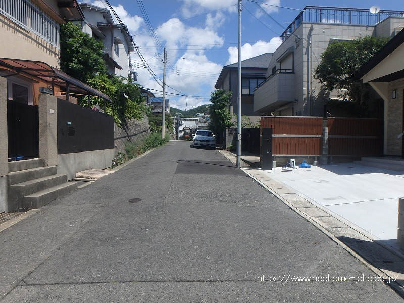 西側公道から北へ望む