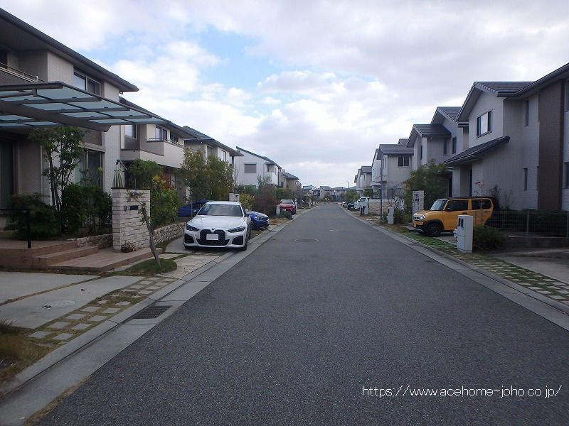 南側公道から東へ望む