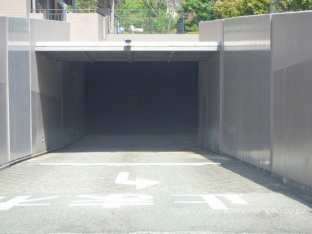 駐車場へのアプローチ