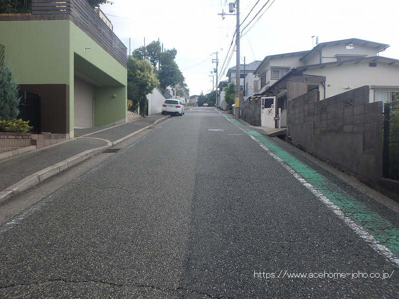 北西側公道から北東へ