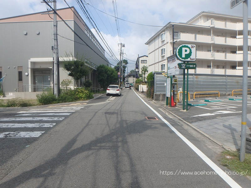 南側公道から西へ望む