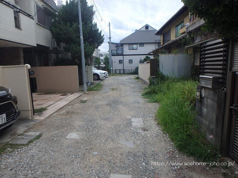 南側道路から西へ望む