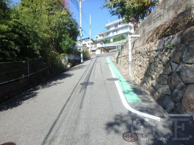 南西側公道から北西へ