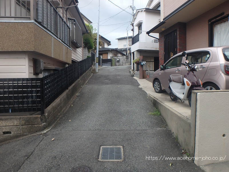 南側道路から西へ望む