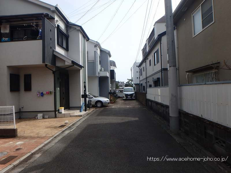 南側道路から東へ望む