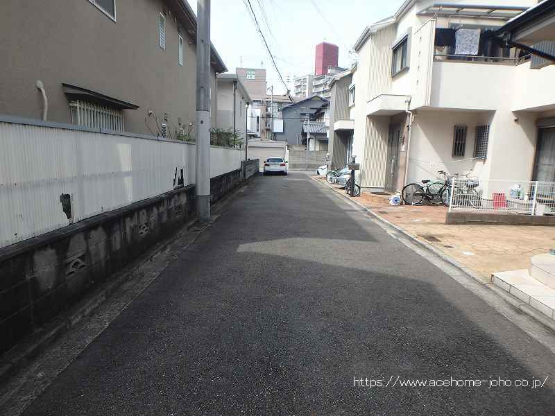南側道路から西へ望む