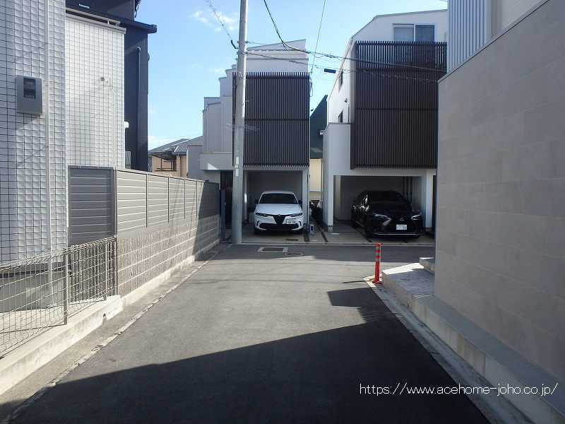 東側道路から北へ望む