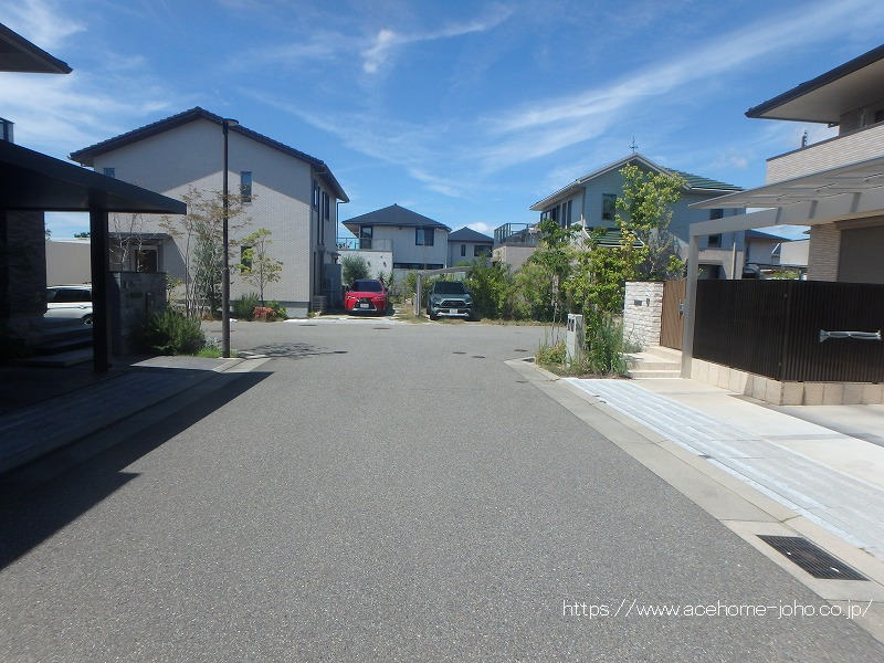 南側公道から東へ望む