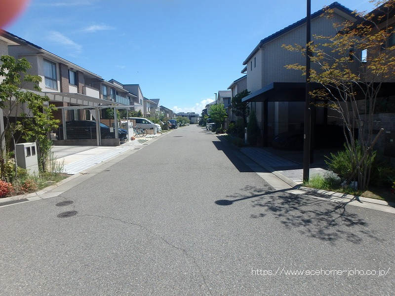 南側公道から東へ望む