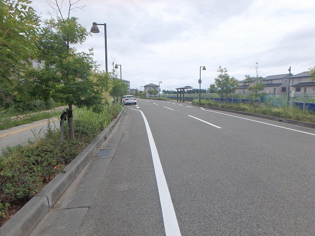 南側公道から東へ望む