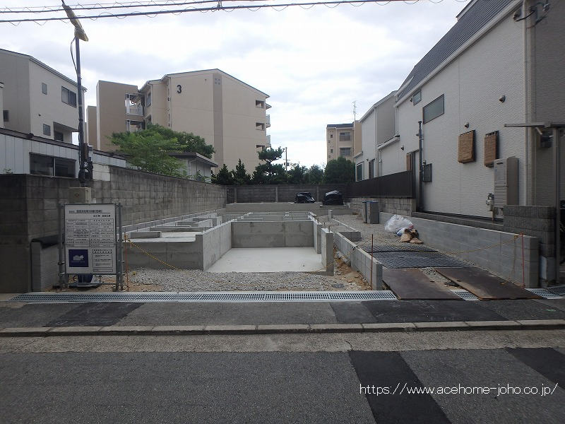 西側より