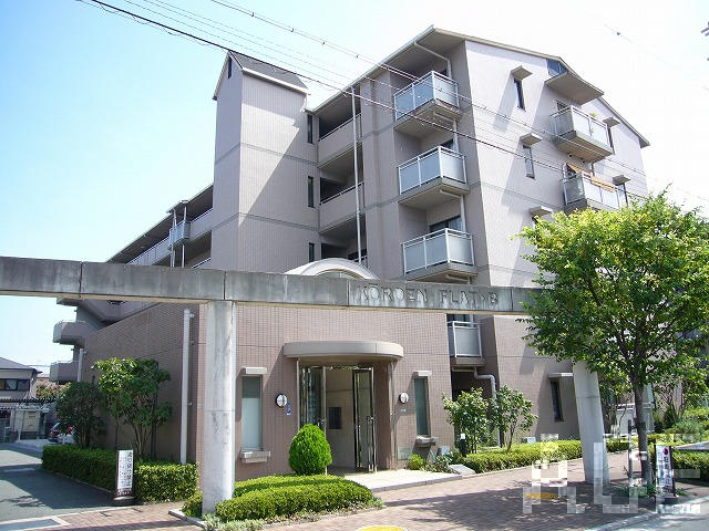 エントランスと周辺