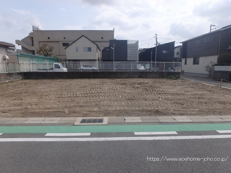 西側より