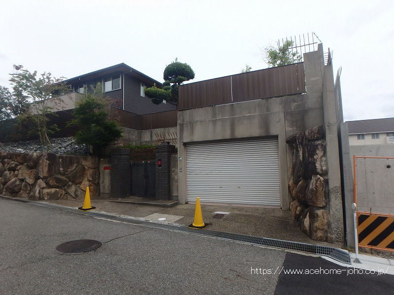 南東側より