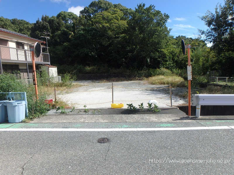 西側より
