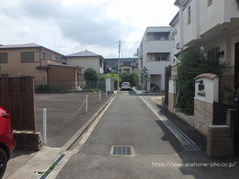 南側公道から東へ望む