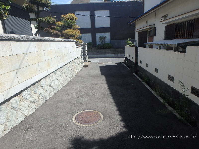 北側道路から東へ望む
