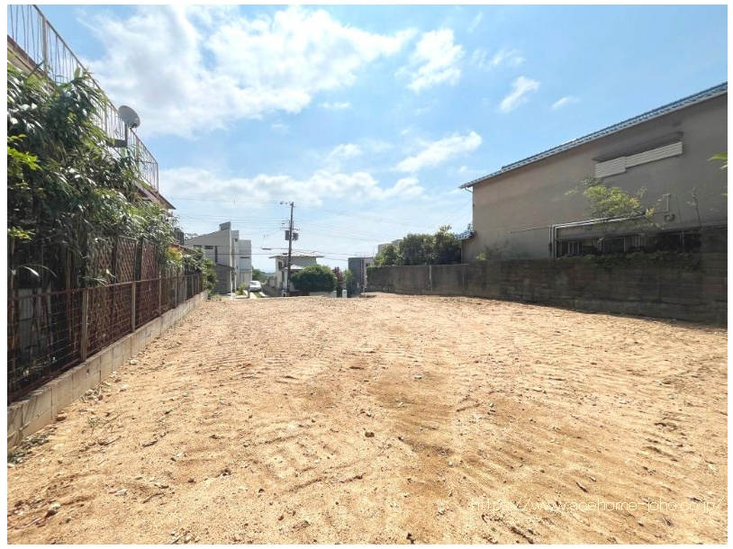 東側より宅地面を望む