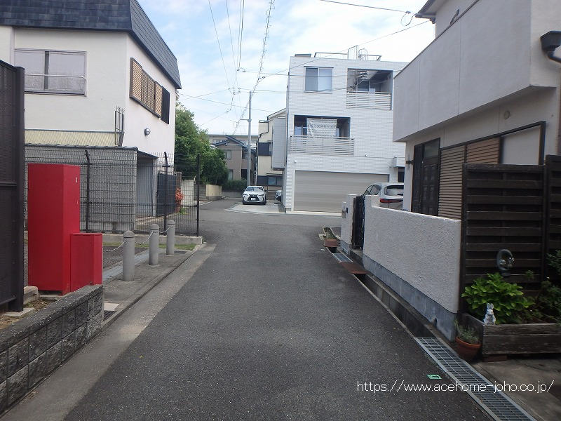 西側公道から北へ望む