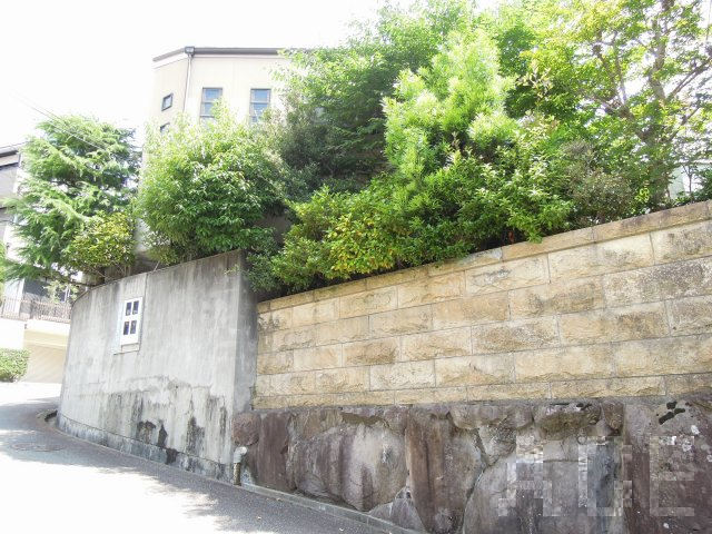 南東側より