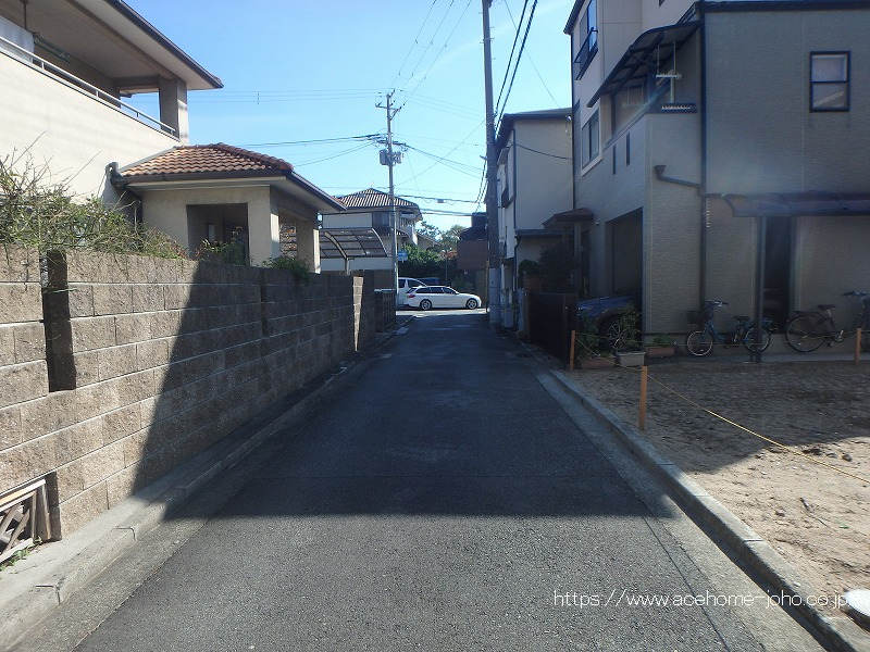 北西側公道から北東へ